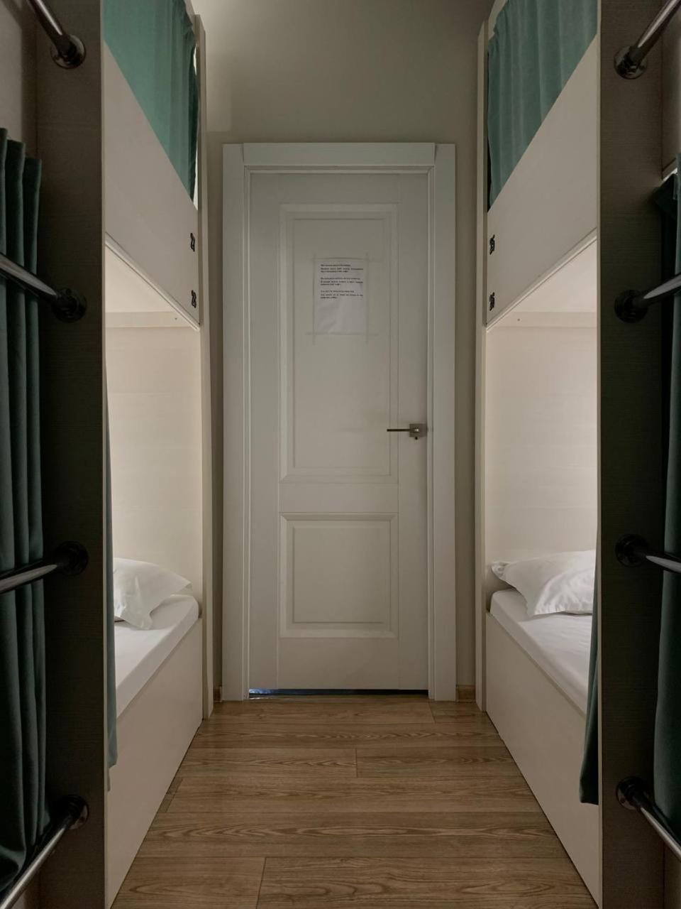 Hostel Nomad Alma-Ata Buitenkant foto